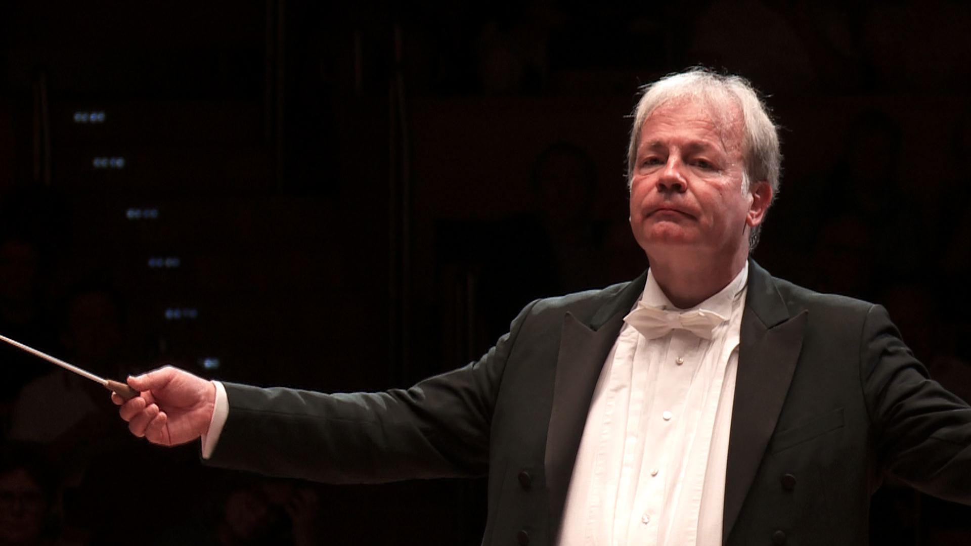 指揮：アクセル・コバー
デュッセルドルフ交響楽団
ジョン・プサーサスとフレンズ:グリーンピース
Conductor: Axel Kober
DÜSSELDORFER SYMPHONIKER
John Psathas & Friends : GREEN PIECE (UA)
Details for GREEN PIECE (UA)
Gordon Hamilton : UPCYCLE (GREEN PIECE NO. 1 ZUM THEMA 　ABFALL UND RECYCLING)
Eve de Castro Robinson : FURIOUS BURIALS (GREEN PIECE NO. 2 ZUM THEMA　ENERGIEEFFIZIENZ)
Somei Satoh : CIRCULATION (GREEN PIECE NO. 3 ZUM THEMA 　ÖFFENTLICHE VERKEHRSMITTEL)
Aziza Sadikova : HEAT EFFICIENCY (GREEN PIECE NO. 5 ZUM THEMA　WÄRMEEFFIZIENZ)
Yuan-Chen Li : DIGITALLY MADE POSSIBLE (GREEN PIECE NO. 6 ZUM THEMA　DIGITALISIERUNG)
Leila Adu-Gilmore : AGUA ES VIDA (GREEN PIECE NO. 7 ZUM THEMA　WASSER)
Juhi Bansal : FLASH, SHIMMER, GLOW, SPARK (GREEN PIECE NO. 8 ZUM THEMA　BIODIVERSITÄ)
Kristjan Järvi : »OHM – TWILIGHT« (GREEN PIECE NO. 9 ZUM THEMAENERGIEERZEUGUNG)
Enrico Chapela : SPINPHONY (GREEN PIECE NO. 10 ZUM THEMA　FAHRRADANREISE)
Adeline Wong : »VERDURE« (GREEN PIECE NO. 11 ZUM THEMA 　CO2-KOMPENSATION)
John Psathas: »NEXT PLANET« (GREEN PIECE NO. 12)