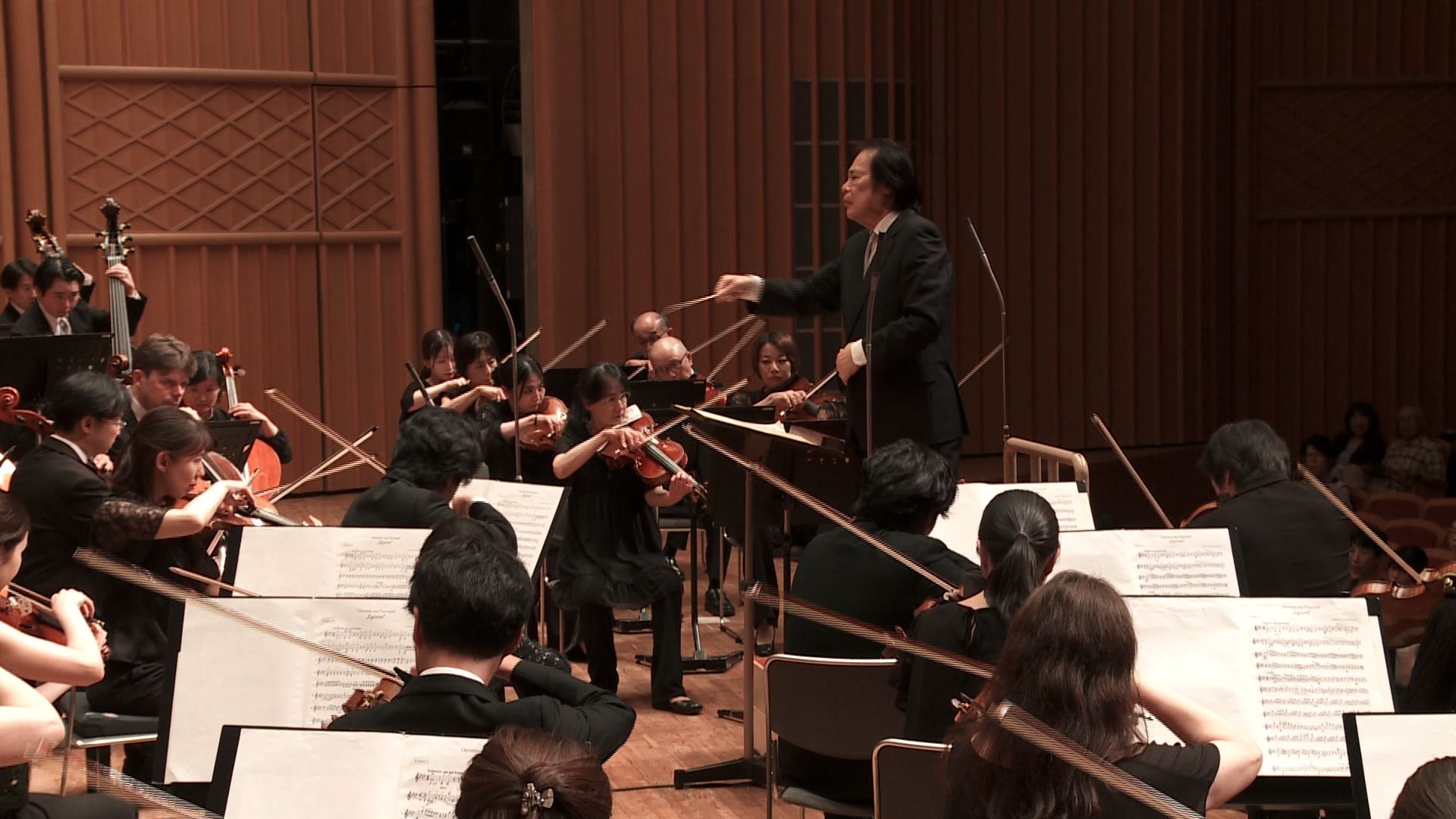指揮：徳永二男
広島交響楽団
ベートーヴェン：「エグモント」序曲
Tsugio Tokunaga, Conductor
Hiroshima Symphony Orchestra
L. van Beethoven: Egmont, Op. 84: Overture